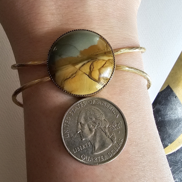 Vintage bracelet picture Jasper Gold tone cuff Southwestern desert scene - Picture 5 of 16